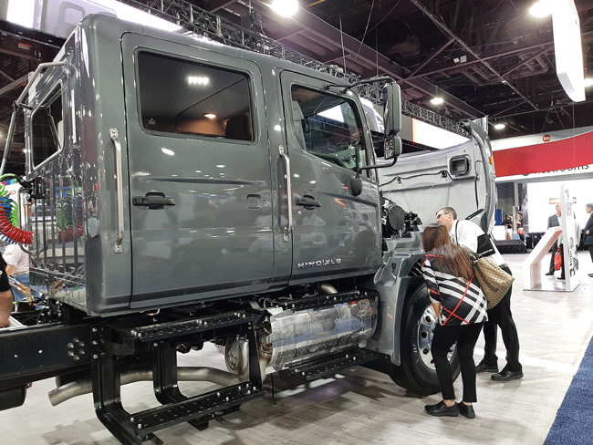 1654812221392 Hinocrewcabnacv