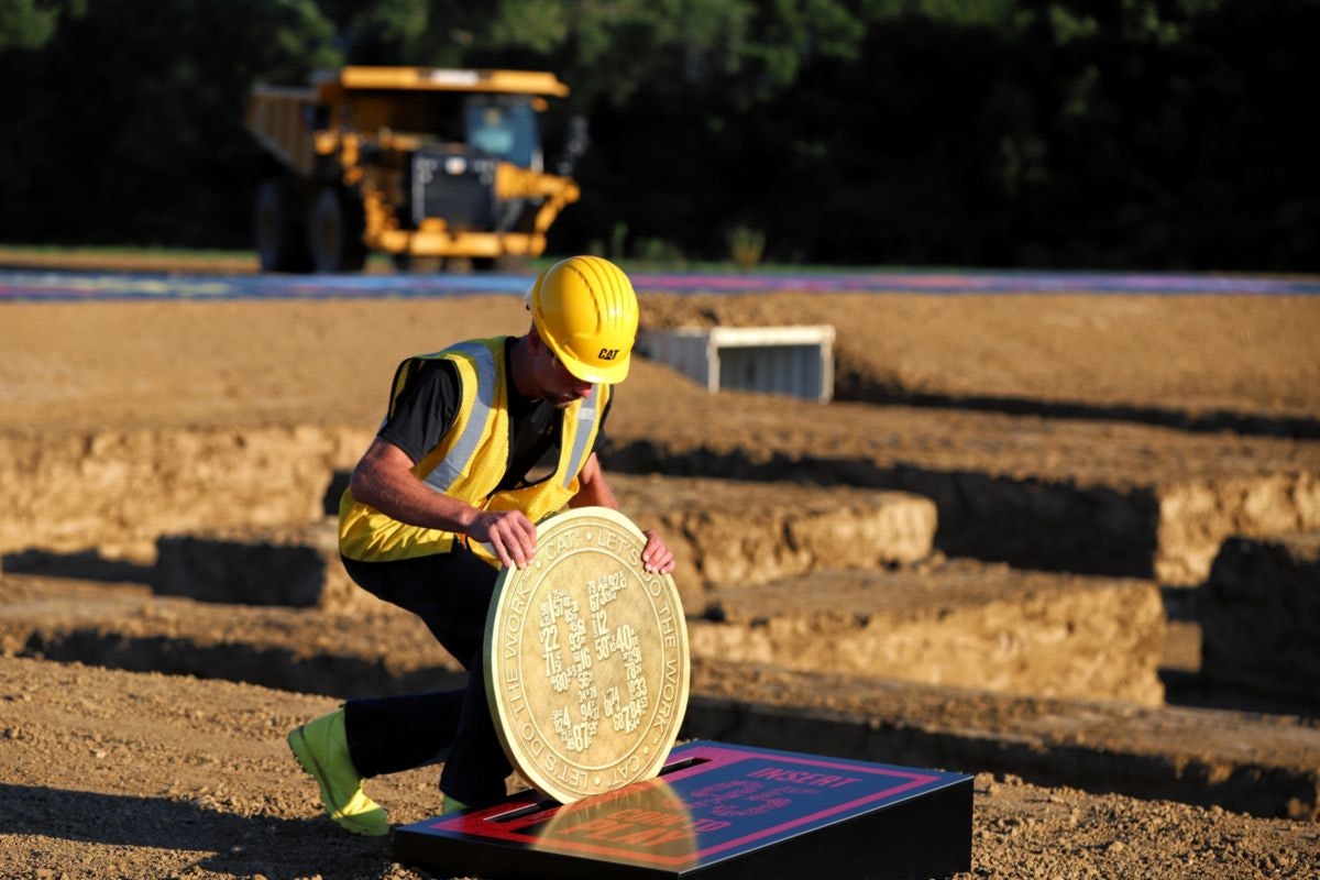 1654813989006 Caterpillar Pacman