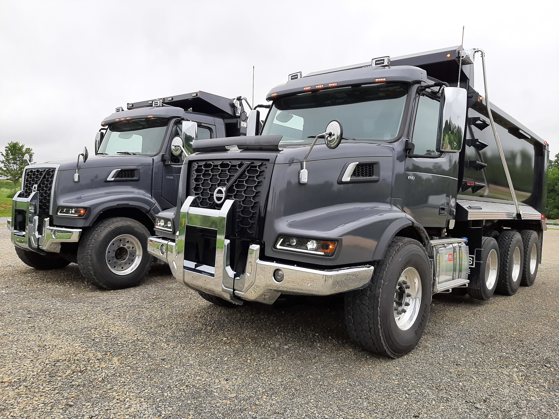 Volvo VHD-300 daycab dump trucks include axle-forward (left) and axle-back 6x4 versions. Twin-steer, 8x8, and tractor configurations are also available. Edgy styling was part of a 2019 redesign, but the large steel cab from highway models dates to VHD&rsquo;s introduction in the mid-1990s.