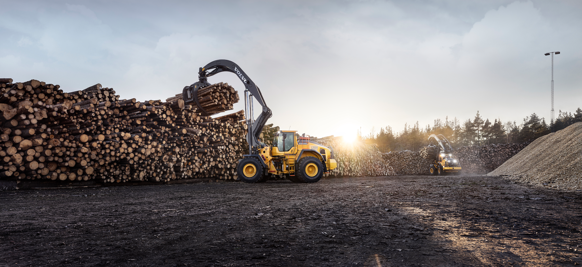 Volvo&rsquo;s L200 High Lift wheel loader replaces the L180H and has a 27 percent increase in lifting capacity.