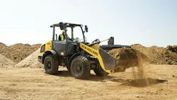 W60C wheel loader has an operating weight of 11,907 pounds. W60C wheel loader has an operating weight of 11,907 pounds.