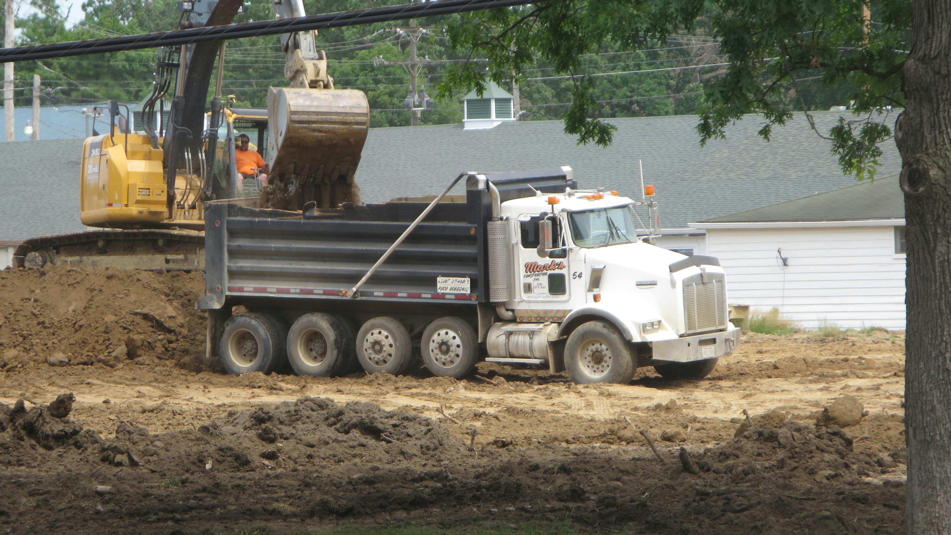 More than half of all heavy trucks now in use are more than 10 years old, according to industry estimates, so their diesels lack pollution controls used in modern trucks. Operators keep the old, reliable vehicles because they can&rsquo;t or won&rsquo;t spend money on expensive new equipment.