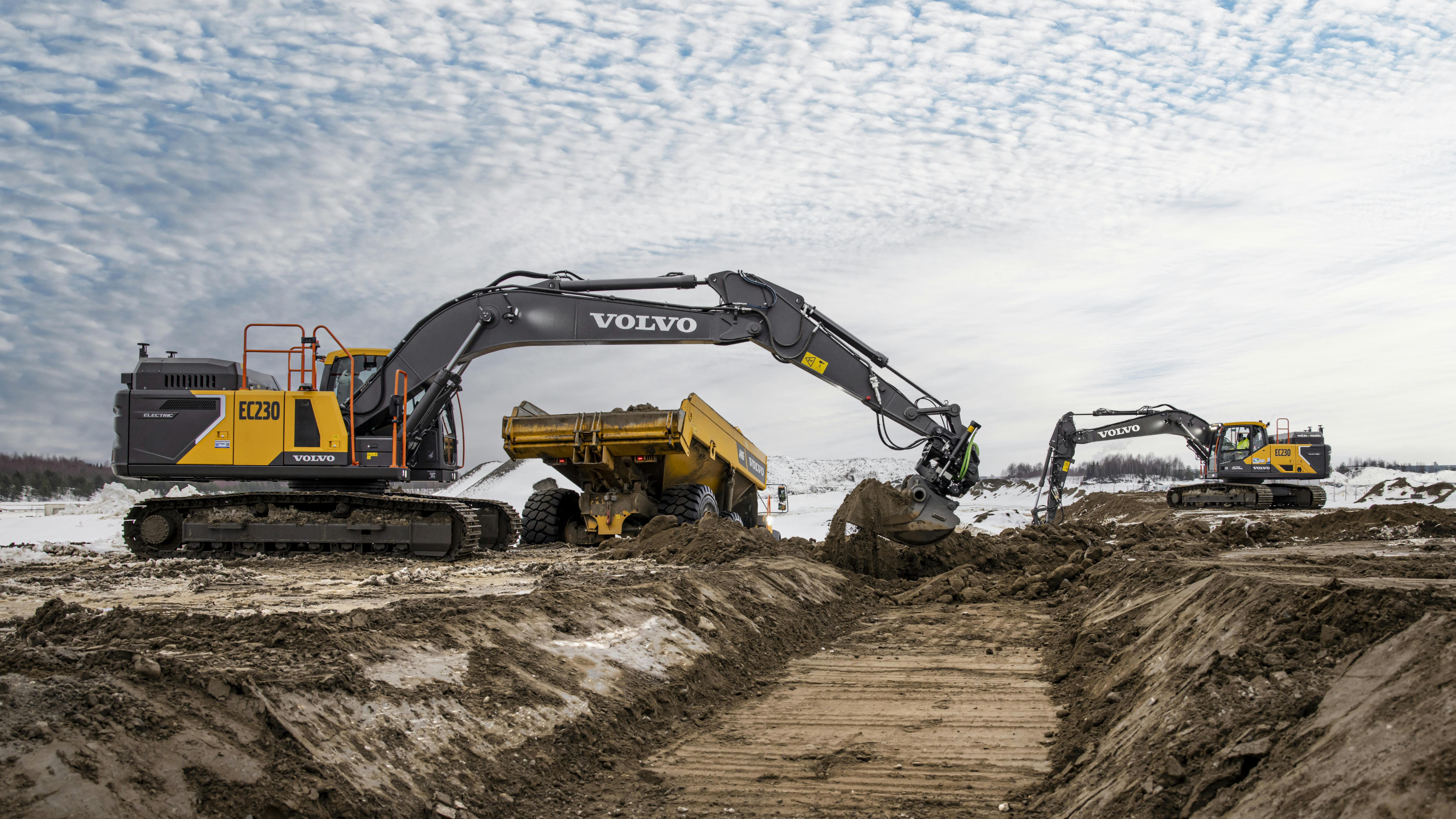The EC230 battery-electric excavator working on site.