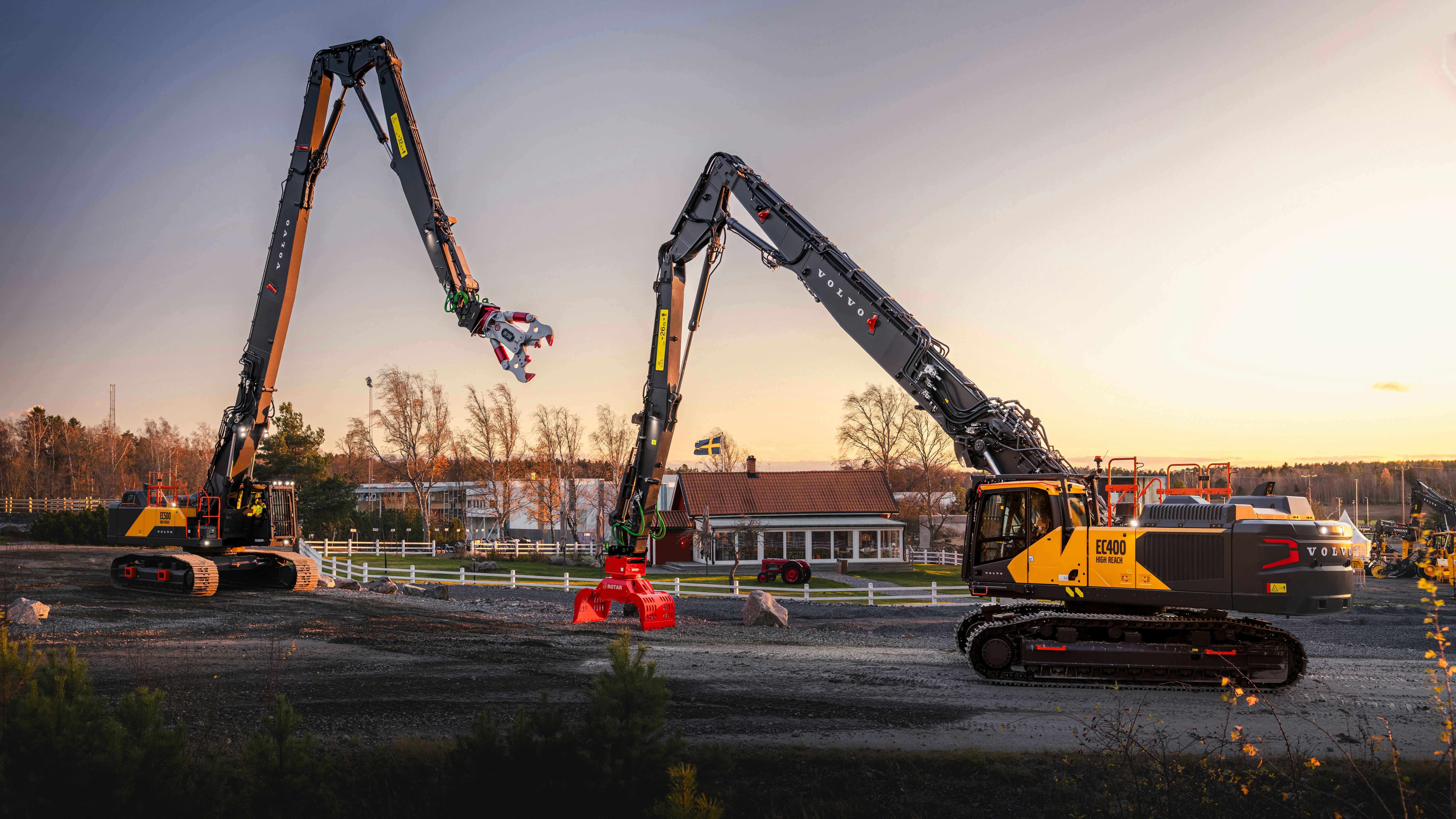 The Volvo EC400 High Reach excavator replaces the EC380EHR, and the EC500 High Reach replaces the EC480EHR.