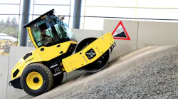 Dual pump system plus self-locking differential allows the roller to achieve up to 60% gradeability in forward and reverse. Dual pump system plus self-locking differential allows the roller to achieve up to 60% gradeability in forward and reverse.