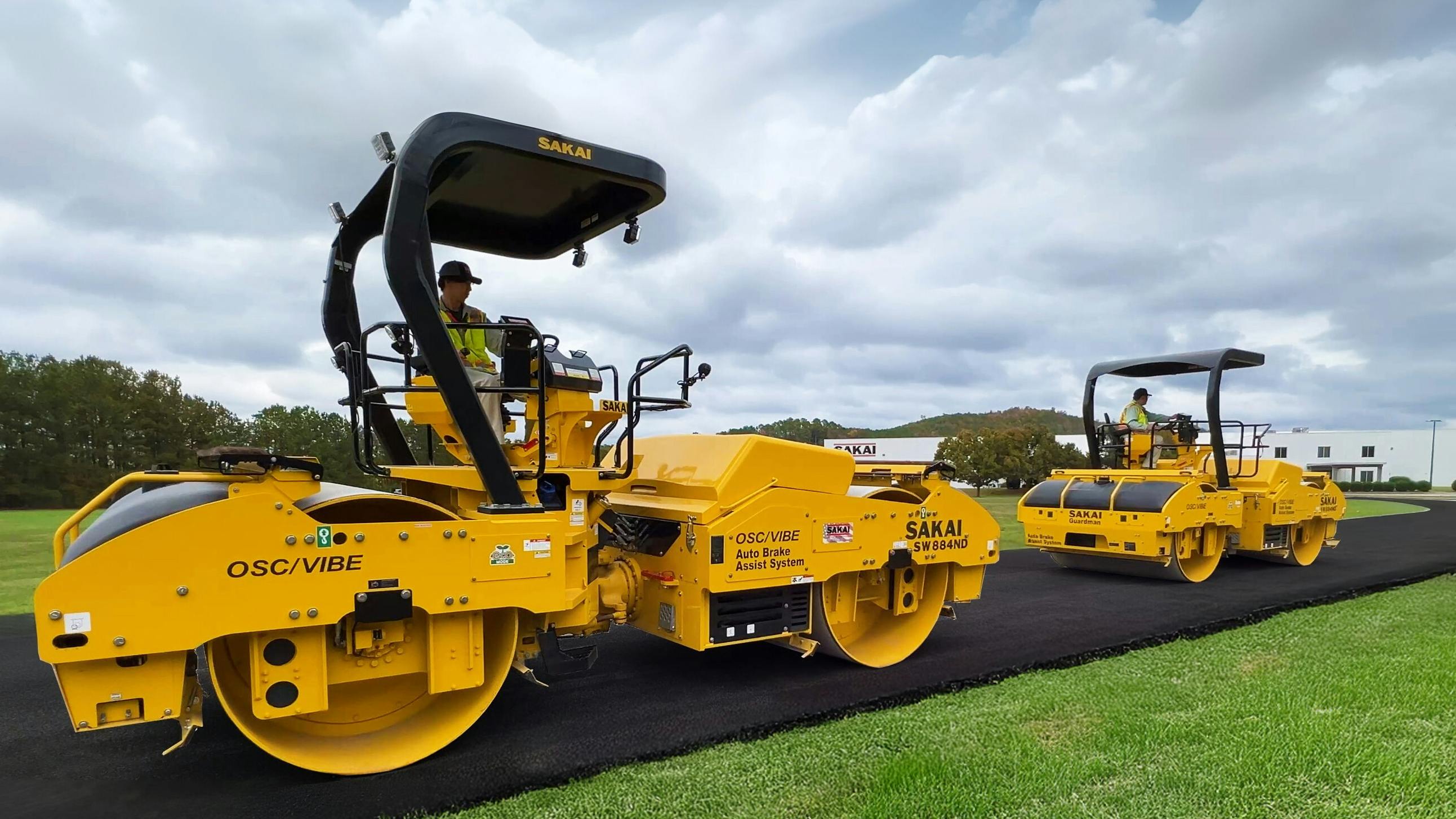 Echelon Mode allows for closer, more efficient tandem rolling.