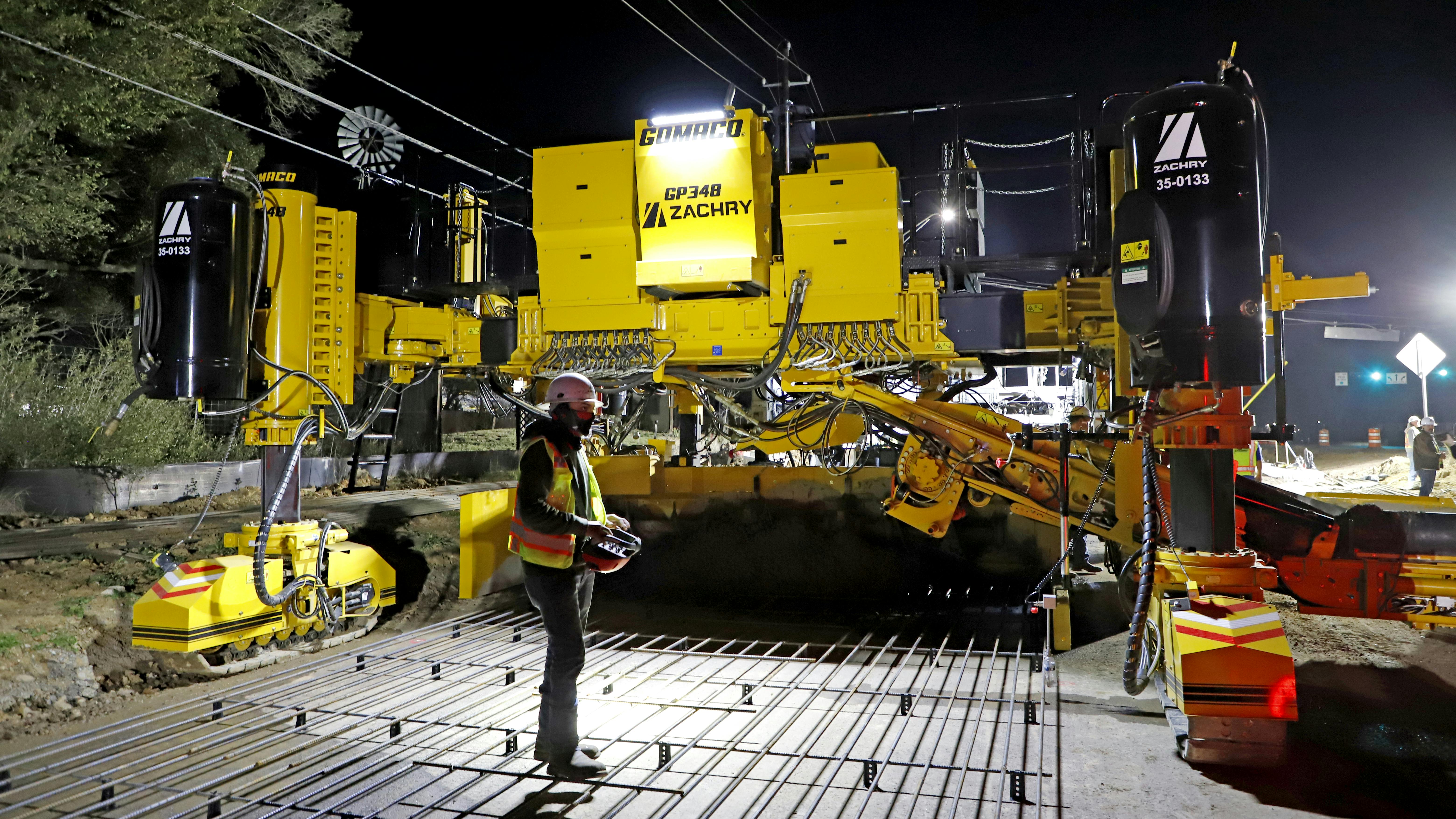 Gomaco GP3 concrete paving machine.