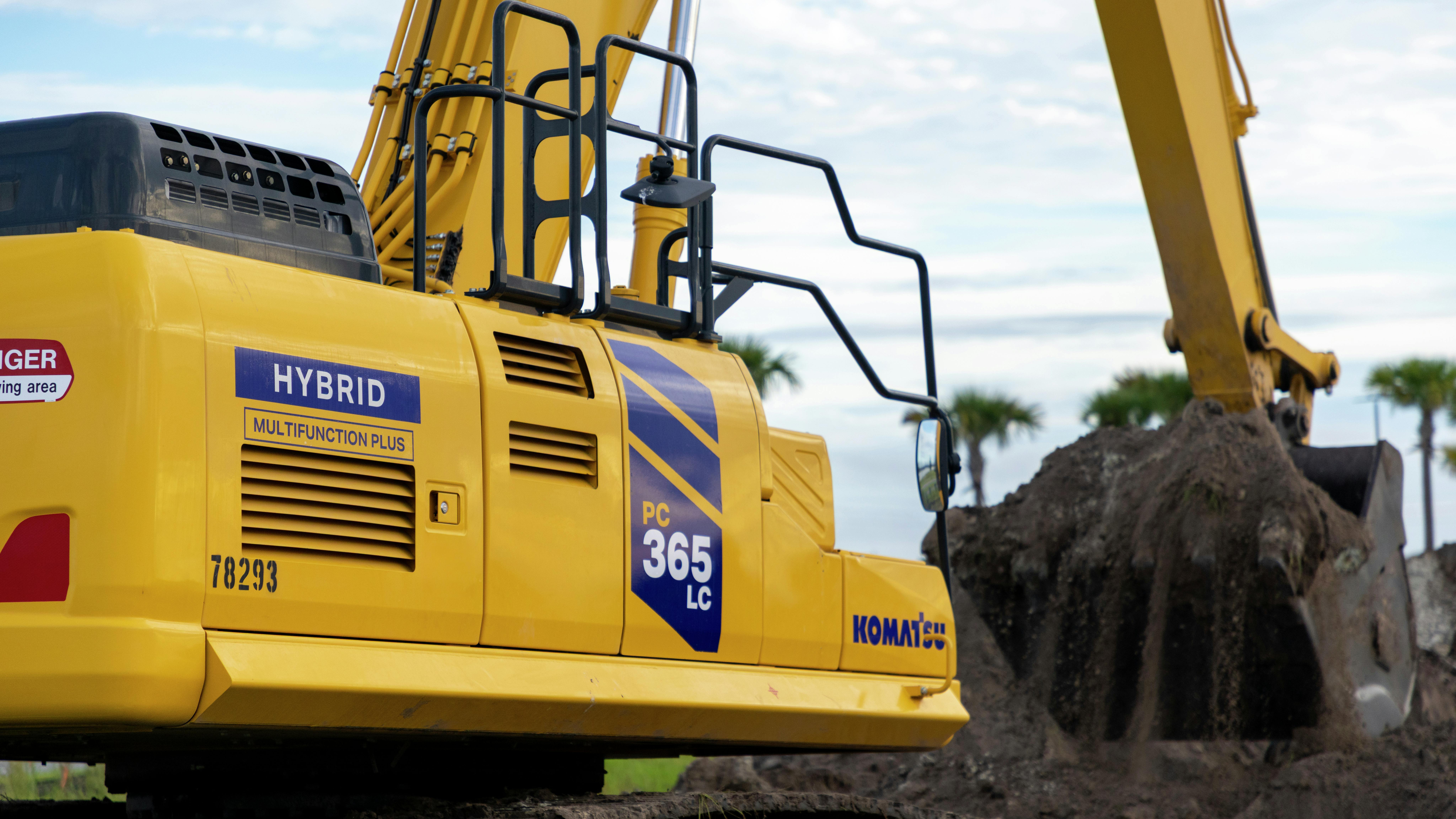 Komatsu PC365-11 Excavator.