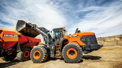 Develon wheel loader dumping Develon wheel loader dumping