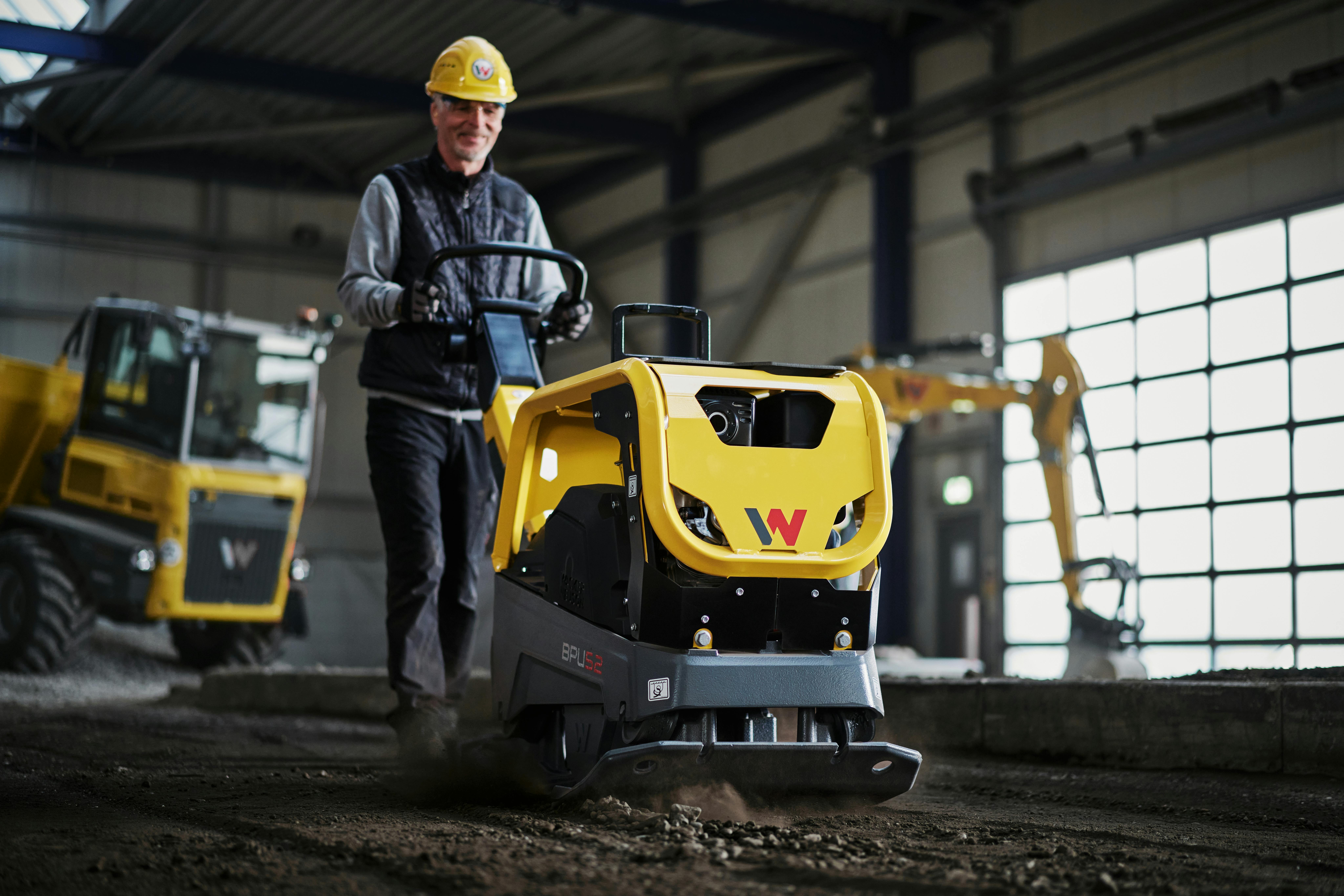 Wacker Neuson DPU 52 compaction plate working on a soil