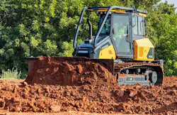 Hyundai HD130 dozer pushing dirt Hyundai HD130 dozer pushing dirt