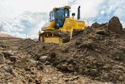 Komatsu’s D71PXi/EXi-24 dozer pushing dirt Komatsu’s D71PXi/EXi-24 dozer pushing dirt
