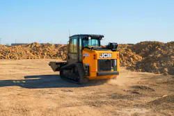 JCB 250T compact track loader driving to some dirt. JCB 250T compact track loader driving to some dirt.