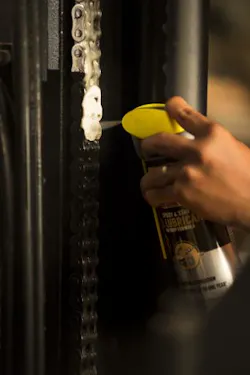 Contractingbusiness Com Sites Contractingbusiness com Files Uploads 2016 04 Wd40 Spt Spray Gel Chain Use Close Up 0 Contractingbusiness Com Sites Contractingbusiness com Files Uploads 2016 04 Wd40 Spt Spray Gel Chain Use Close Up 0