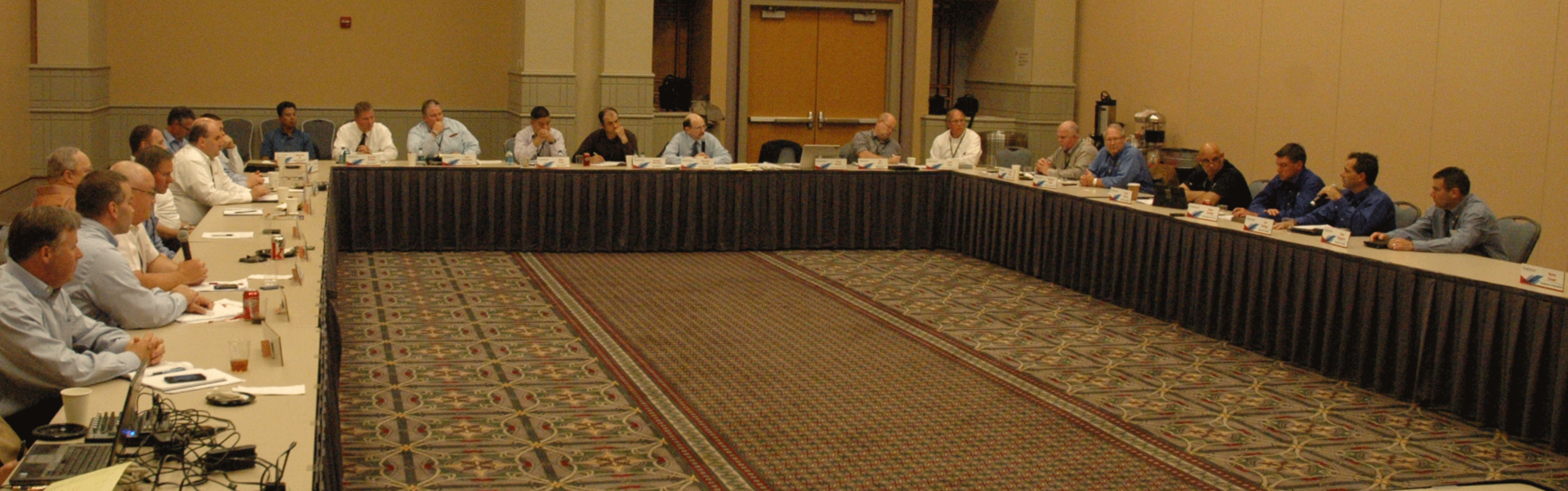 The Contracting Business Refrigeration Roundtable brings together supermarket executives and refrigeration contractors interested in working for change