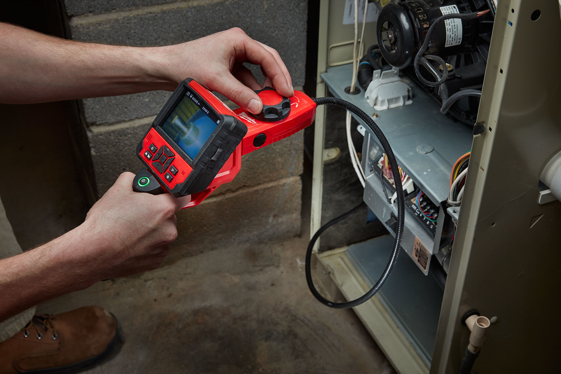 A wireless 35in LCD display screen allows users to comfortably view images in any position from upto15 feet away Milwaukee Tool