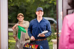 Happy_Service_Tech.jpg Happy_Service_Tech.jpg