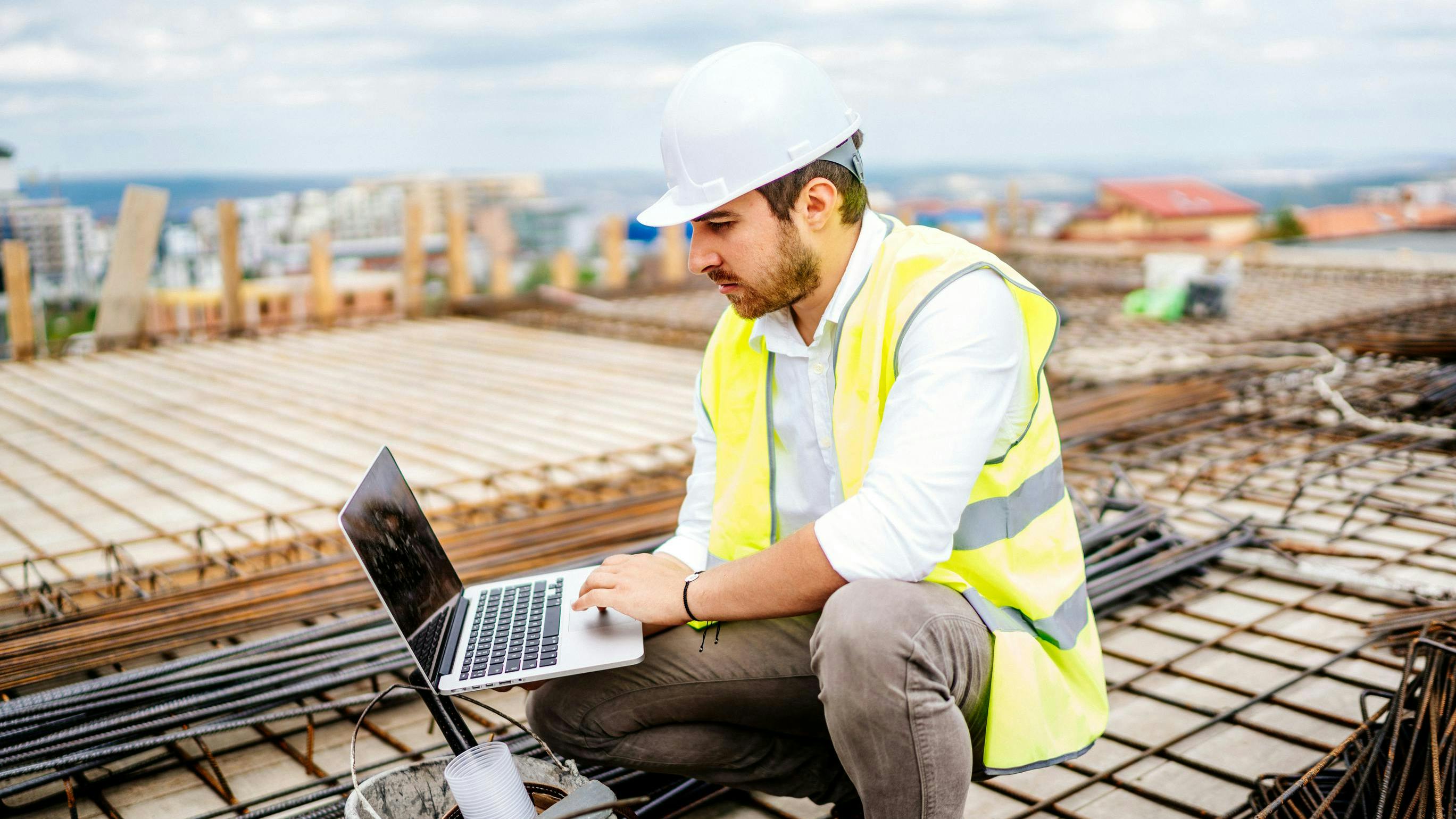construction_worker_with_computer