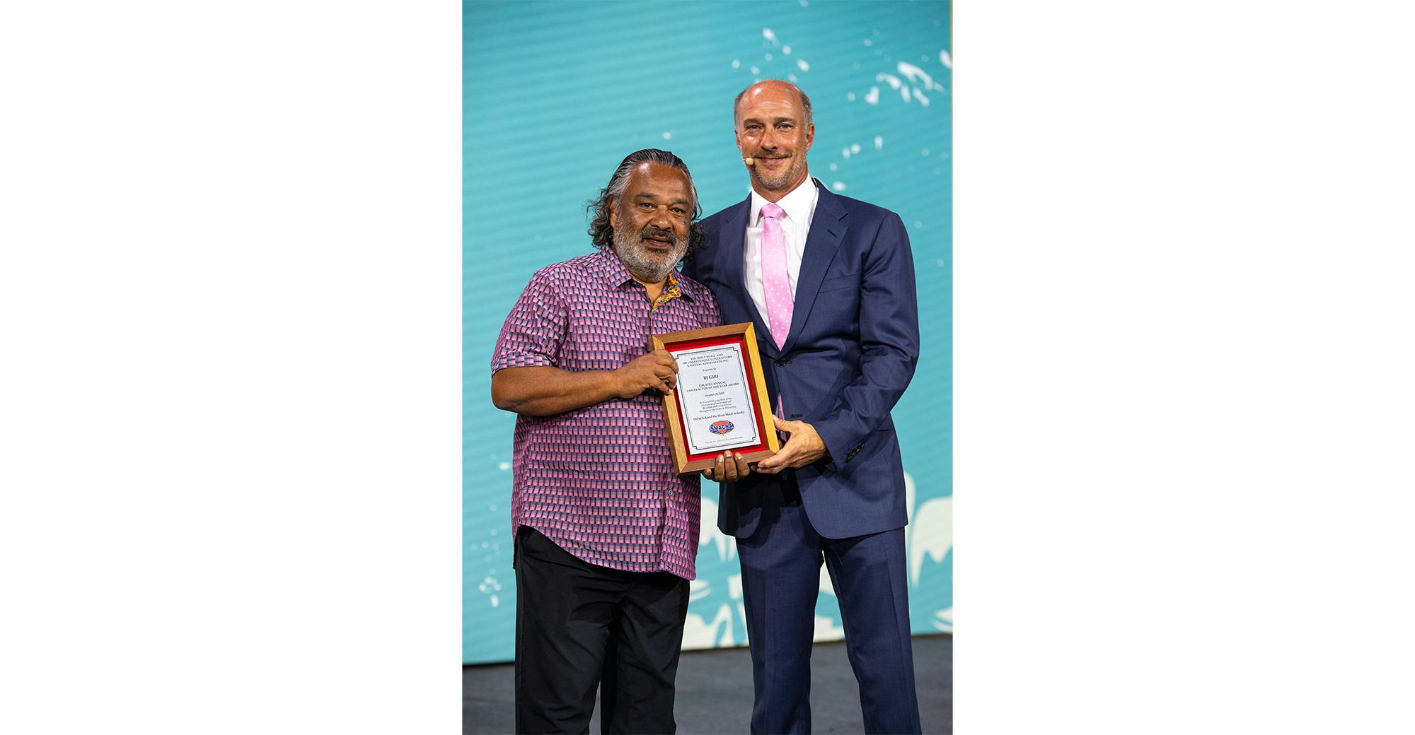 B.J. Giri received the award from Tom Martin, SMACNA's Immediate Past President and President of T.H. Martin, Inc.