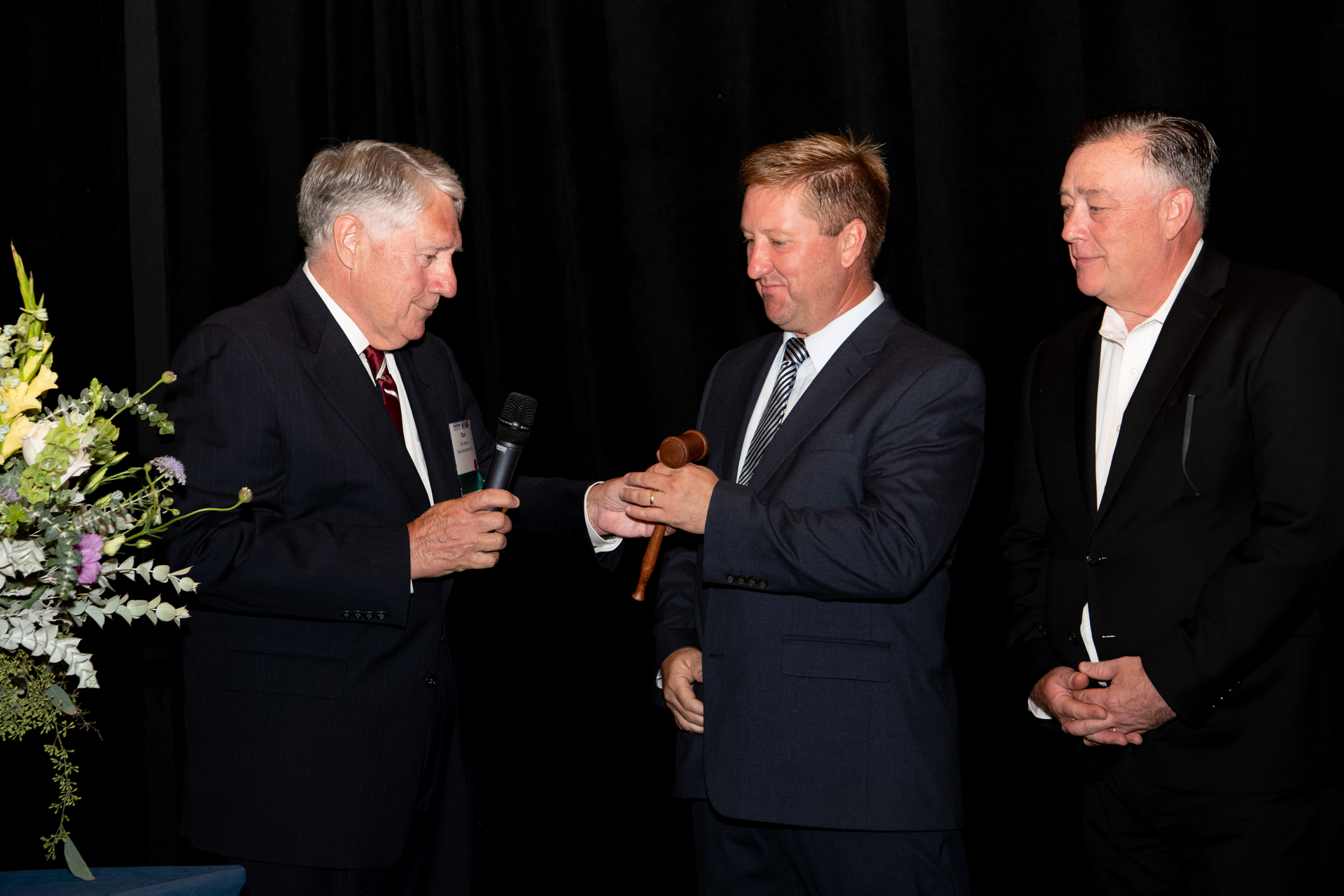 Ron Warren passes the ceremonial gavel to Matt Thiel, who will serve as the VMA's new Chairman of the Board for the 2022-2023 term.