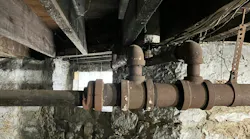 A rare example of an eccentric reducer. A rare example of an eccentric reducer.