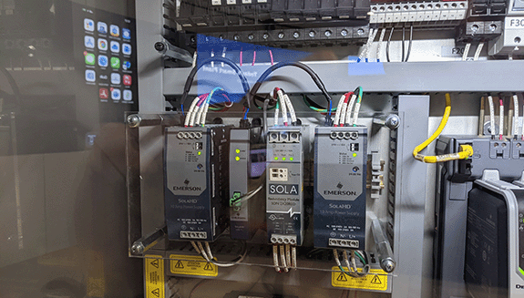 Communication-App-Photo-Emerson-Sola-HD