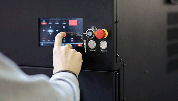 1663606640016 Operatortouchingscreenofhmi