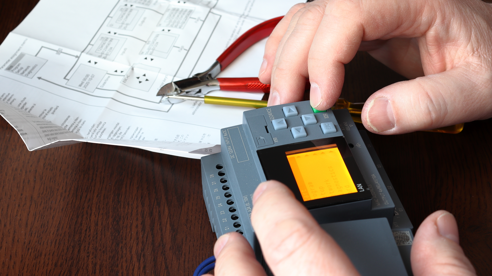 Shutterstock 2132781561