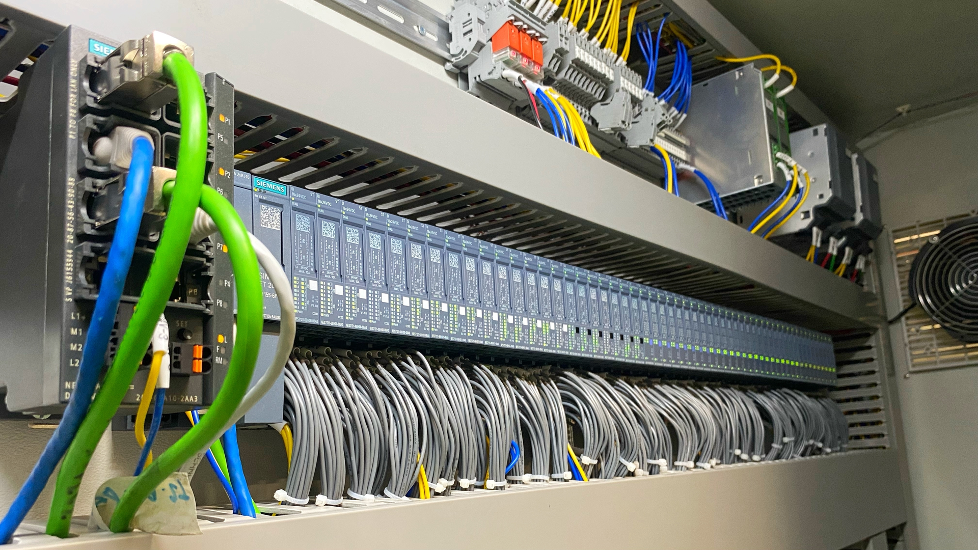 Industrial Controller 64999a2aea64e