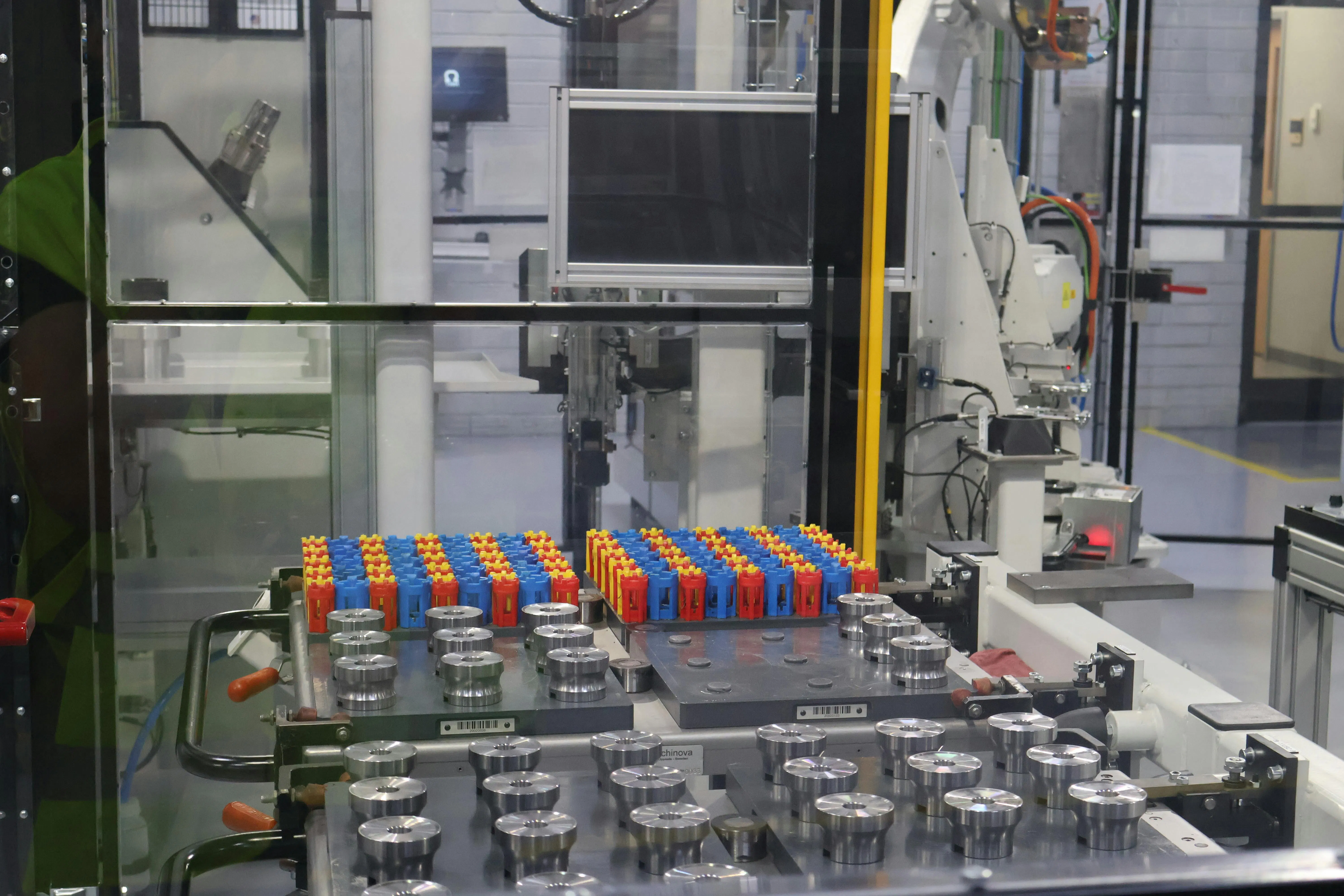 Figure 1: In addition to interacting with Sandvik Coromant experts, attendees got a tour of the company&rsquo;s manufacturing facility and witnessed live tooling and machining demonstrations.