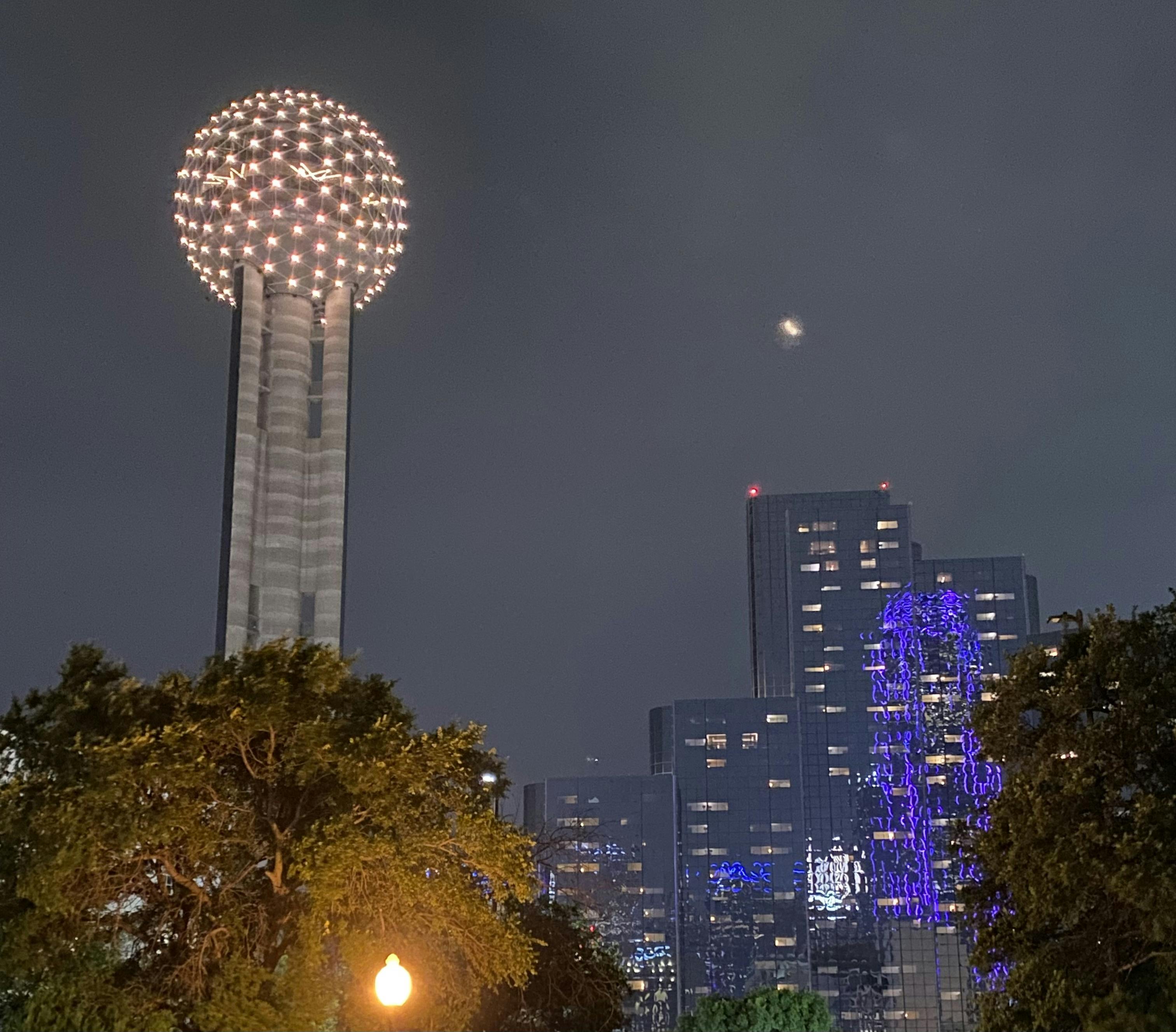 reunion_tower