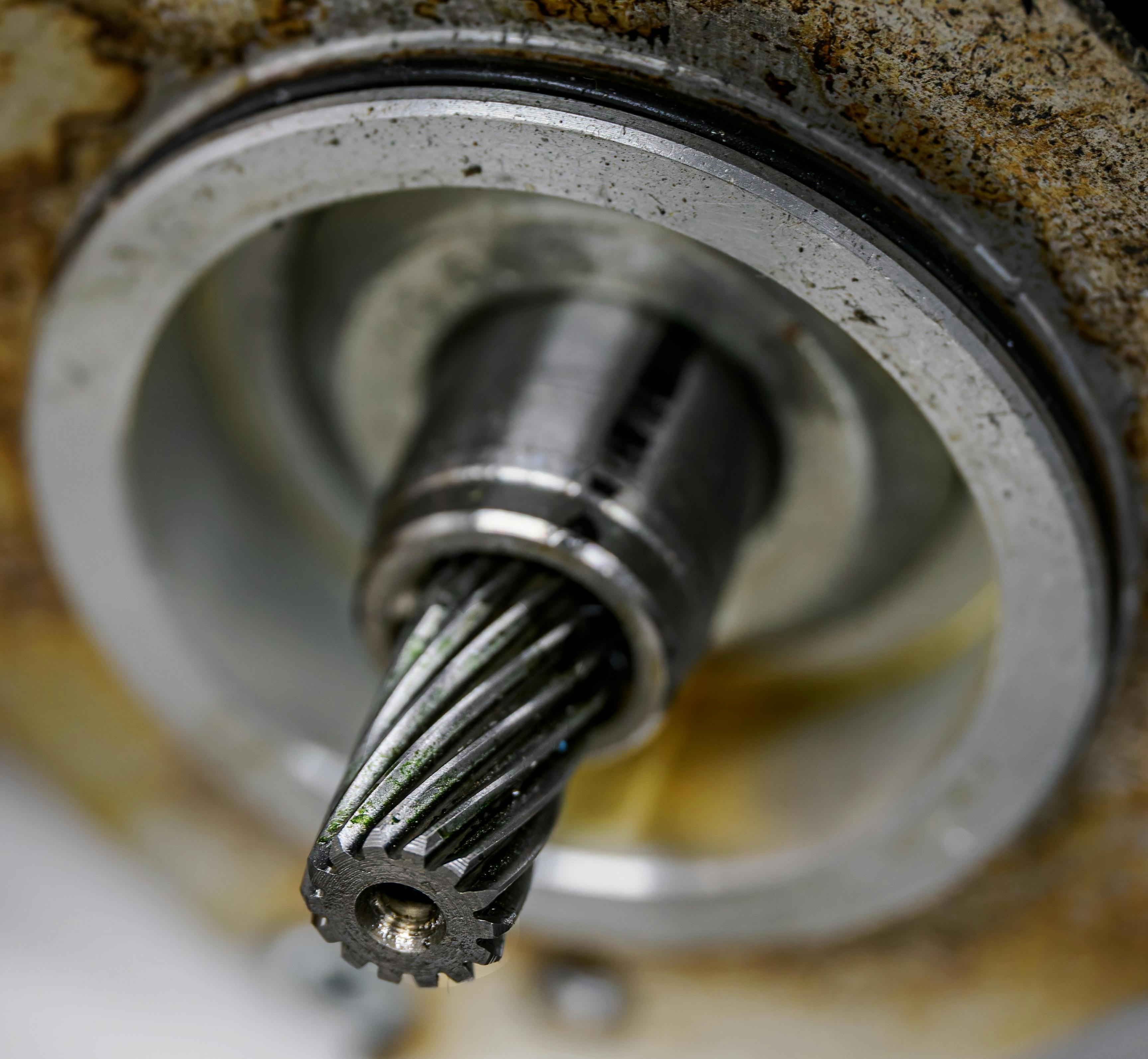 Detail of the spindle pitch of the servo motor.