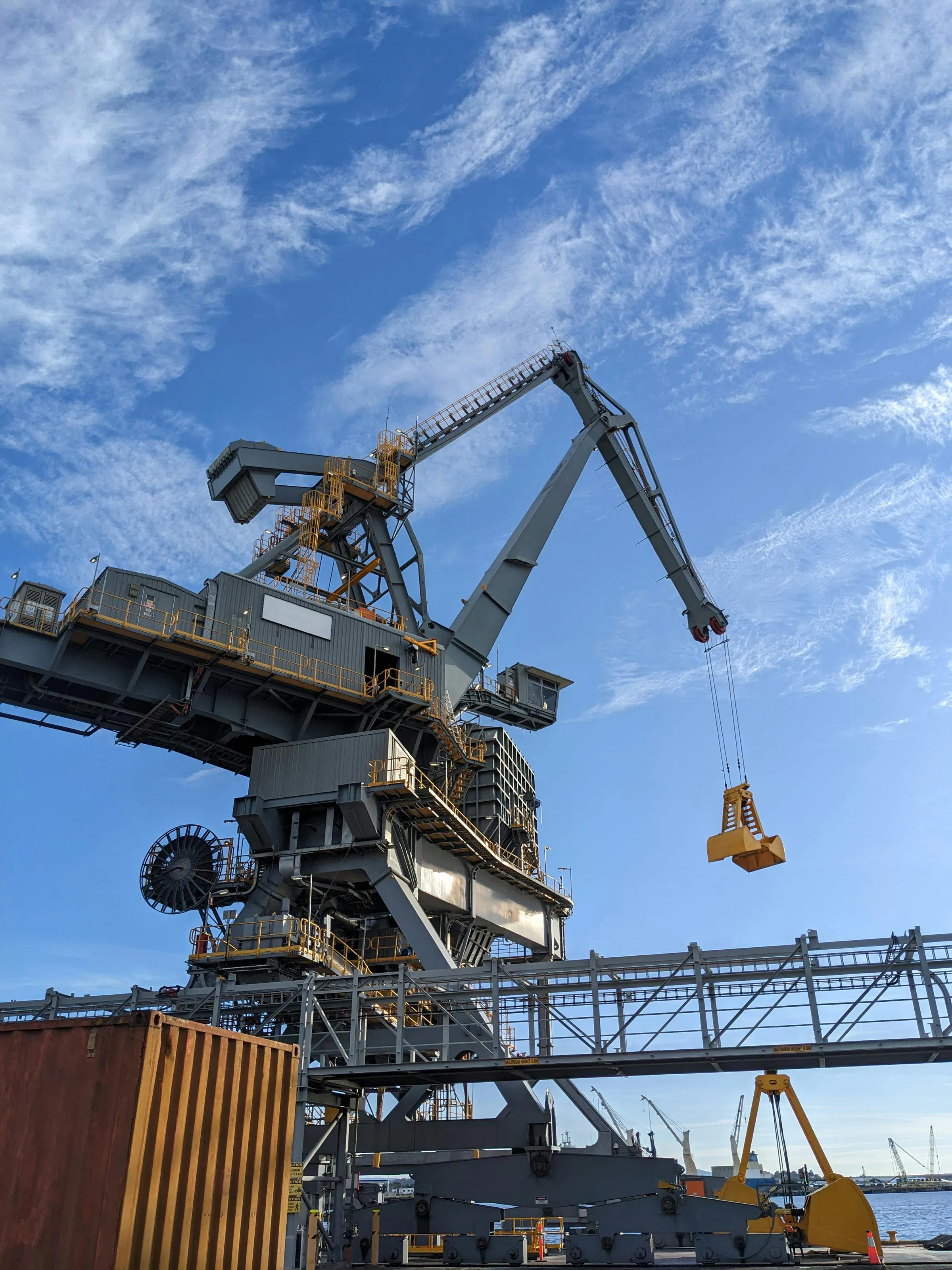 Figure 3: The crane can operate at full productivity, with luffing motions completing in about 22 seconds.