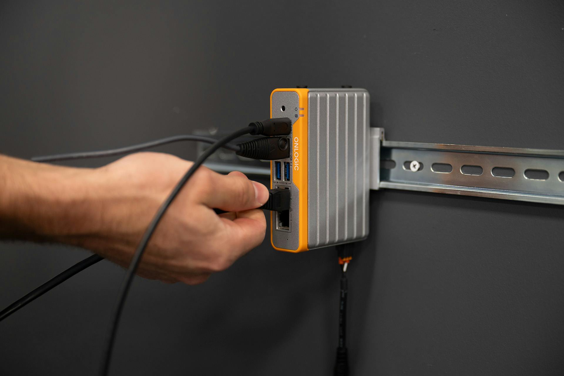 OnLogic CL260 industrial PC