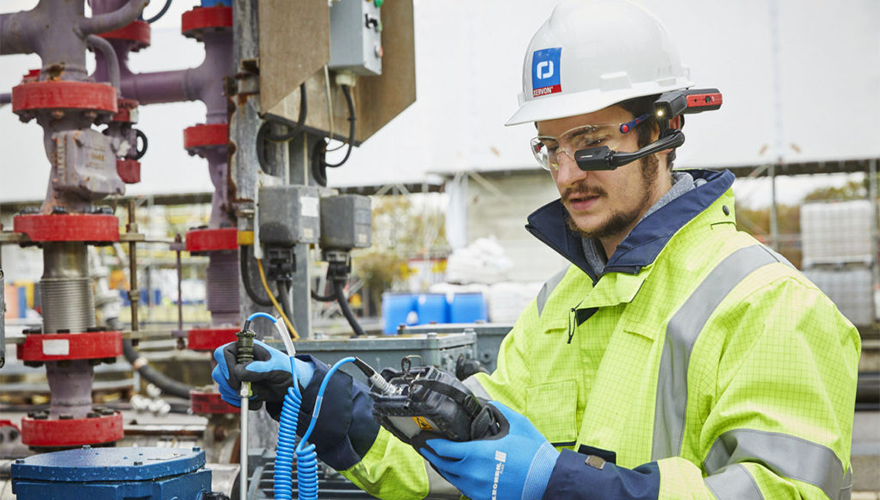 1660318338925 Realwearheadsetsday2hero