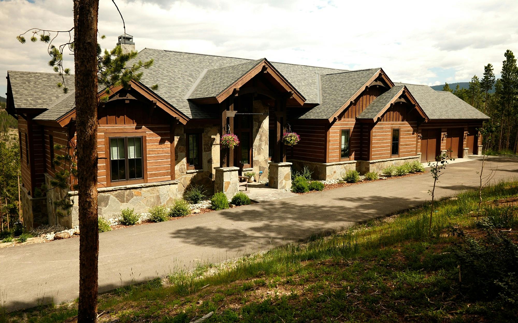 Front view of cabin-style ICF home.