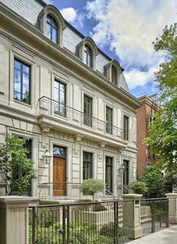 limestone facade of Lincoln Park, Chicago home limestone facade of Lincoln Park, Chicago home