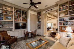 Family_Room_by Lauglin_Homes_and_Restoration Family_Room_by Lauglin_Homes_and_Restoration