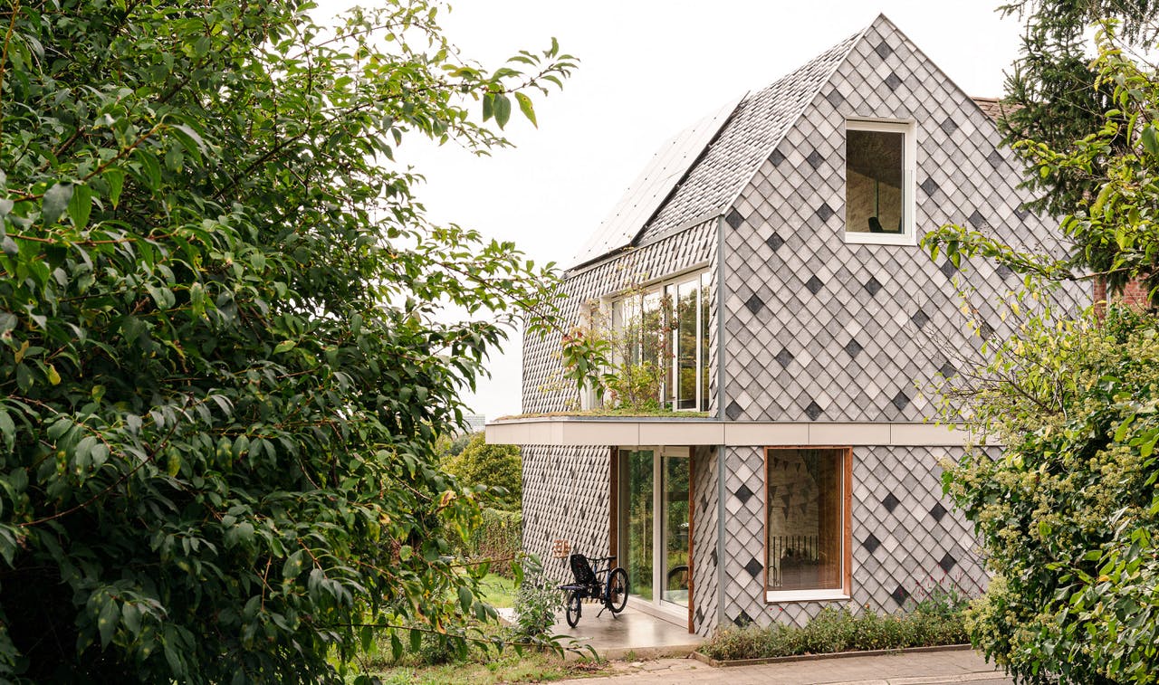 Residence in Belgium that uses recycled PVC (Pretty Plastic Panels) in its facade