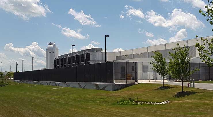 The exterior of the huge Digital Realty data center in Elk Grove Village, Illinois in the suburban Chicago market. (Photo: Rich Miller)