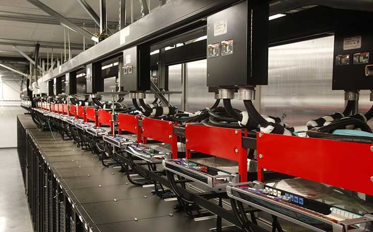 Universal Electric&rsquo;s Starline busway products in a data center in Santa Clara, Calif. (Photo: Vantage Data Centers)