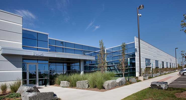 The exterior of the DuPont Fabros Technology ACC7 data center in Ashburn, Virginia. (Photo: DuPont Fabros)