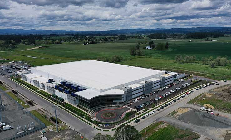 An aerial view of the Flexential Hillsboro 3 data center in Oregon. (Photo: JLL)