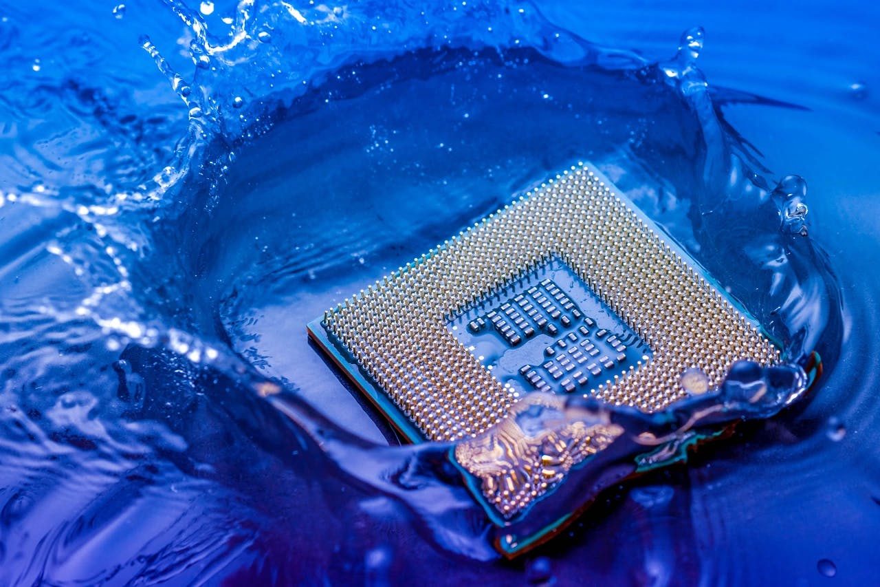 681e33780027229eda260d7b Submerged Chip