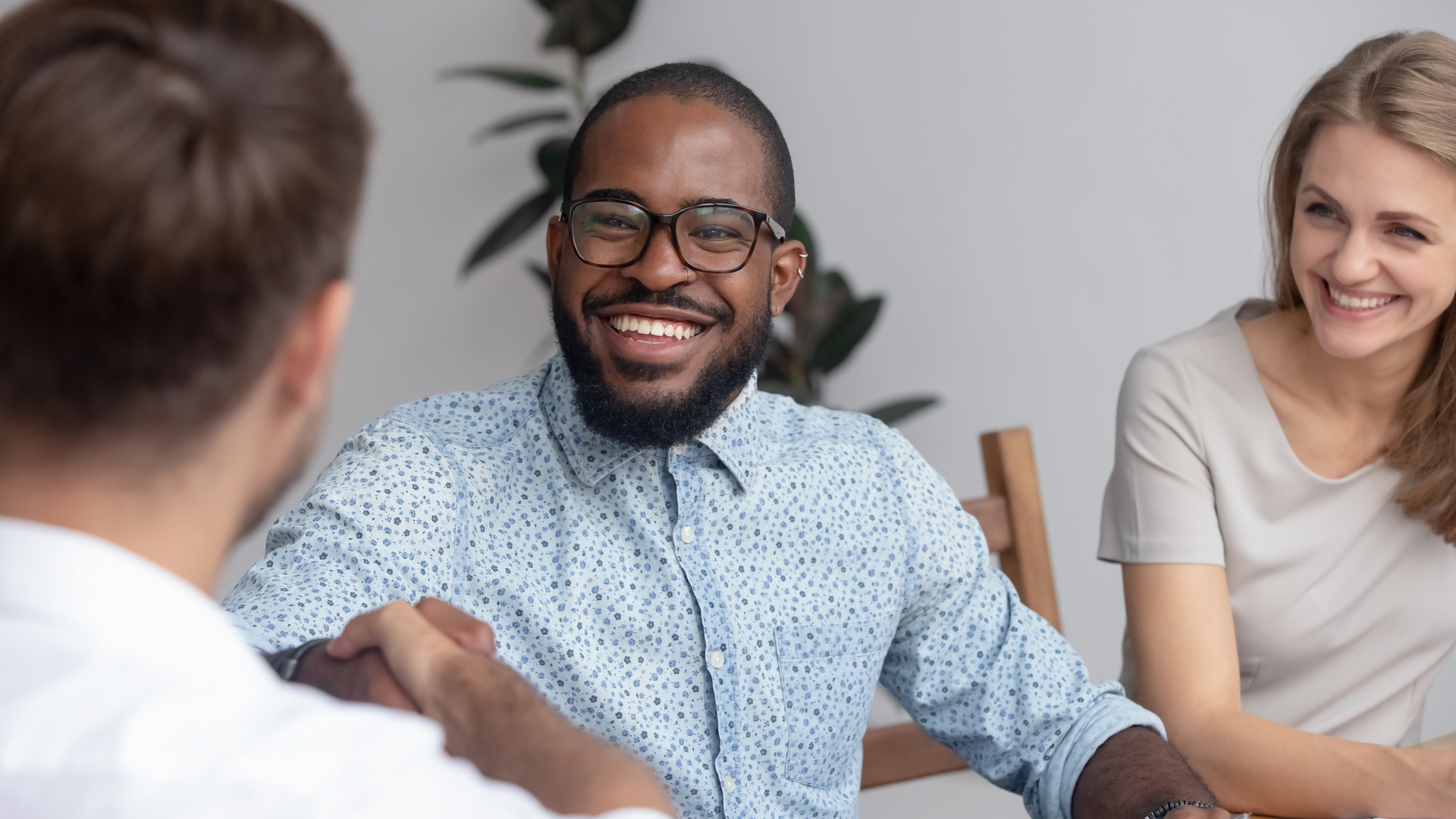 Shake Hands 6298e3d45d84c