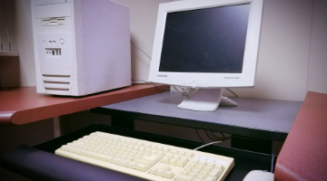 Content Dam Diq Online Articles 2017 01 Old Computer 1