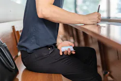 Cheating-exam_GettyImages-1128397407_Михаил Руденко.jpg Cheating-exam_GettyImages-1128397407_Михаил Руденко.jpg