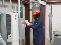 Operating a 480VAC disconnect switch requires a risk assessment be performed to determine if arc plash PPE is required. Operating a 480VAC disconnect switch requires a risk assessment be performed to determine if arc plash PPE is required.