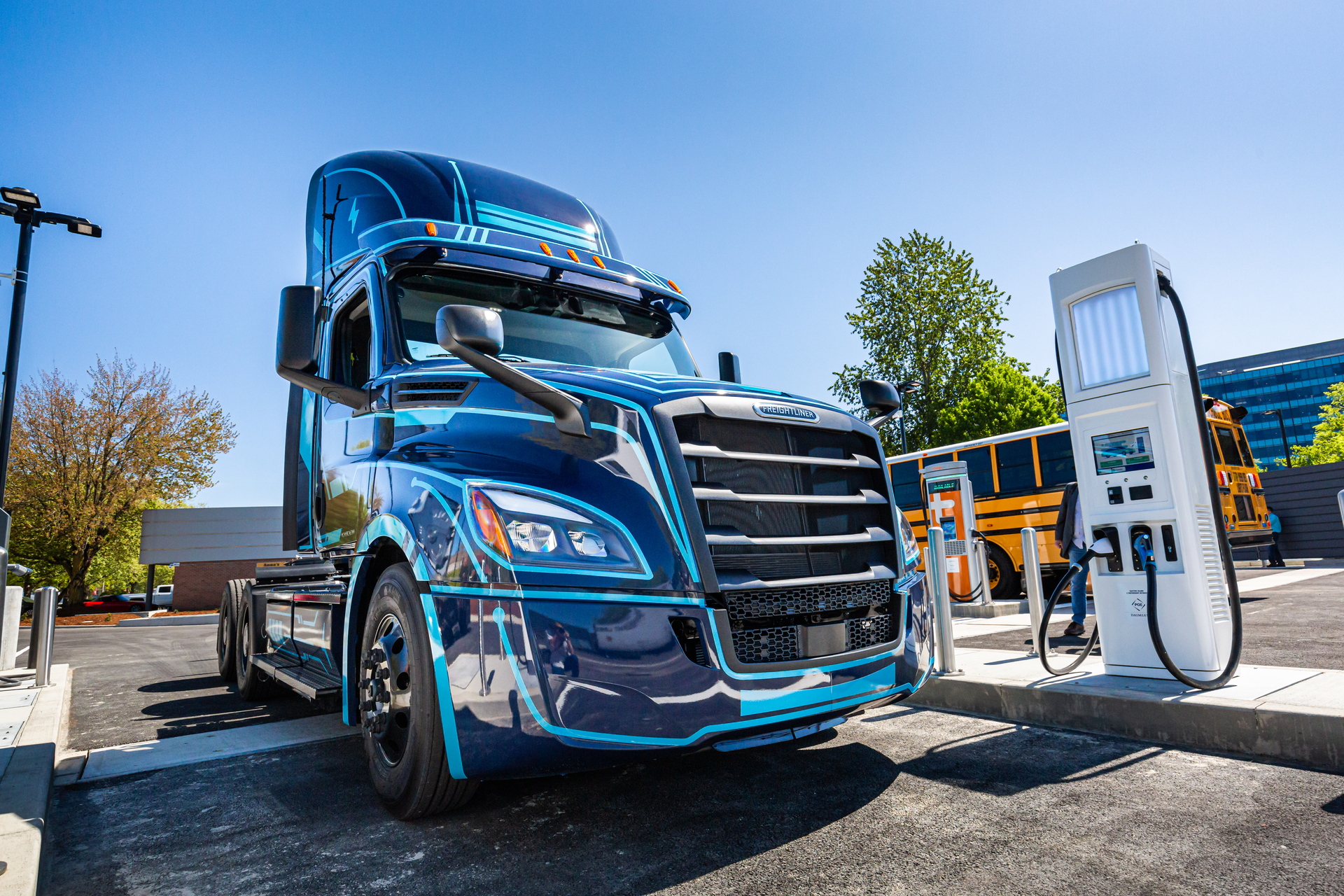 Electric Island is equipped with nine next-generation chargers that enable typical vehicle serviced to be fully charged about four times faster than current fast-charging technology delivers.
