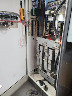 Exposed conductors require appropriate electrical PPE unless they arein an electrically safe work condition. Exposed conductors require appropriate electrical PPE unless they arein an electrically safe work condition.